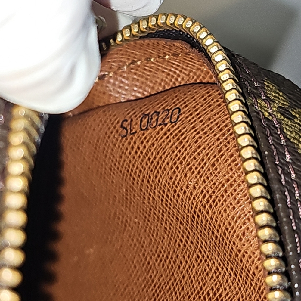 Authentuc Louis Vuitton Danube PM Monogram Crossbody Bag - Picture 9 of 16